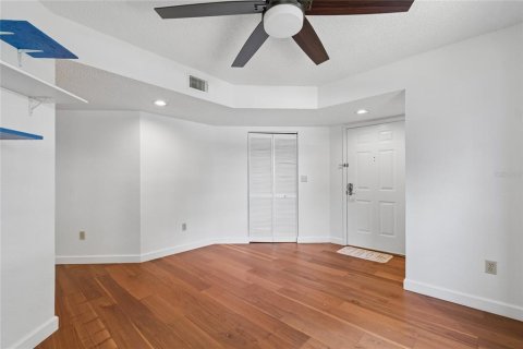 Condo in Seminole, Florida, 2 bedrooms № 2156073 - photo 5