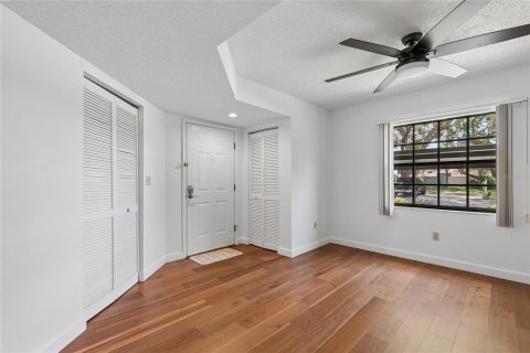 Condo in Seminole, Florida, 2 bedrooms № 2156073 - photo 4