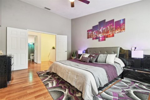 Townhouse in Tampa, Florida 2 bedrooms, 172.61 sq.m. № 2419803 - photo 19