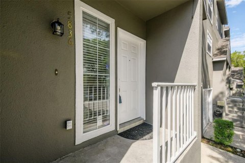 Townhouse in Tampa, Florida 2 bedrooms, 172.61 sq.m. № 2419803 - photo 27