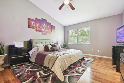 Townhouse in Tampa, Florida 2 bedrooms, 172.61 sq.m. № 2419803 - photo 20