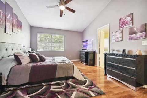 Townhouse in Tampa, Florida 2 bedrooms, 172.61 sq.m. № 2419803 - photo 21