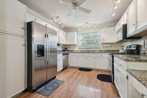 Townhouse in Tampa, Florida 2 bedrooms, 172.61 sq.m. № 2419803 - photo 8