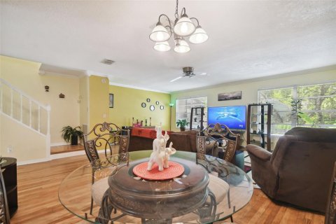 Townhouse in Tampa, Florida 2 bedrooms, 172.61 sq.m. № 2419803 - photo 7