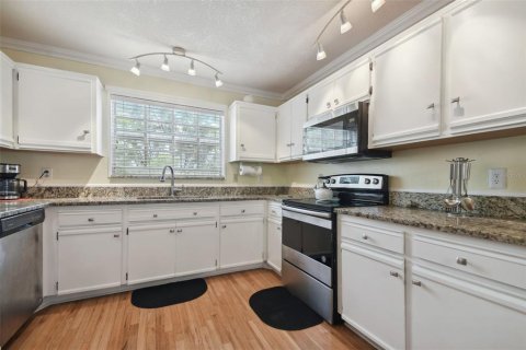 Townhouse in Tampa, Florida 2 bedrooms, 172.61 sq.m. № 2419803 - photo 9