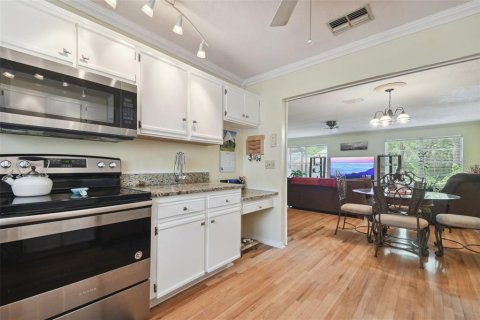 Townhouse in Tampa, Florida 2 bedrooms, 172.61 sq.m. № 2419803 - photo 13