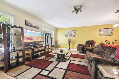 Townhouse in Tampa, Florida 2 bedrooms, 172.61 sq.m. № 2419803 - photo 29