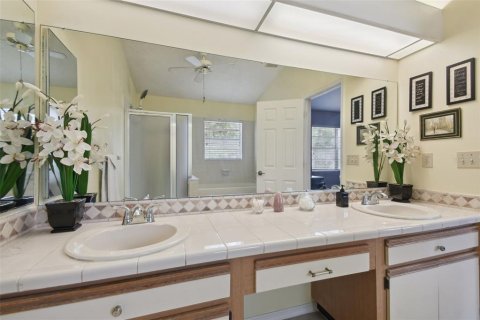 Townhouse in Tampa, Florida 2 bedrooms, 172.61 sq.m. № 2419803 - photo 24