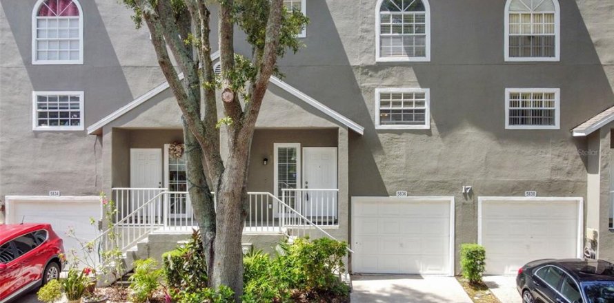 Townhouse in Tampa, Florida 2 bedrooms, 172.61 sq.m. № 2419803