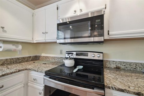 Townhouse in Tampa, Florida 2 bedrooms, 172.61 sq.m. № 2419803 - photo 12