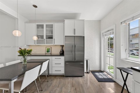 Купить кондоминиум в Майами-Бич, Флорида 1 спальня, 63.73м2, № 2046572 - фото 2