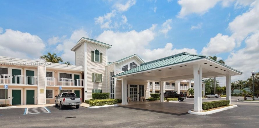 Hotel in Florida City, Florida № 1985486