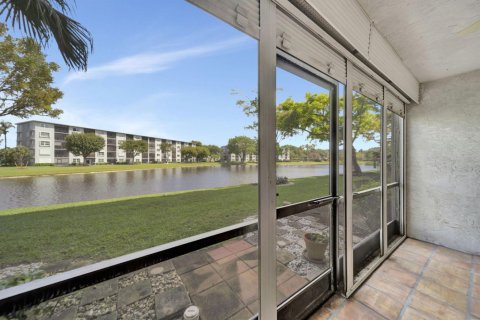 Condo in Pompano Beach, Florida, 2 bedrooms № 2186505 - photo 27