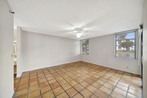 Condo in Pompano Beach, Florida, 2 bedrooms № 2186505 - photo 19
