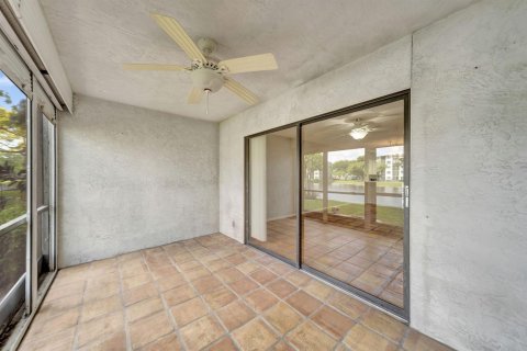 Condo in Pompano Beach, Florida, 2 bedrooms № 2186505 - photo 29