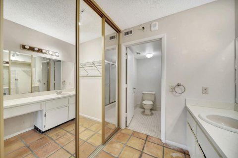 Condo in Pompano Beach, Florida, 2 bedrooms № 2186505 - photo 5