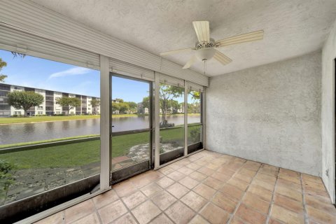 Condo in Pompano Beach, Florida, 2 bedrooms № 2186505 - photo 13