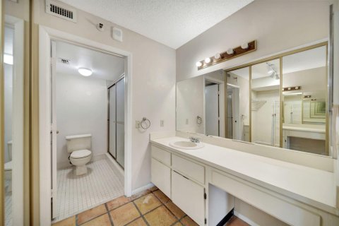 Condo in Pompano Beach, Florida, 2 bedrooms № 2186505 - photo 21
