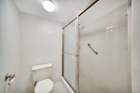 Condo in Pompano Beach, Florida, 2 bedrooms № 2186505 - photo 22