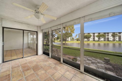 Condo in Pompano Beach, Florida, 2 bedrooms № 2186505 - photo 28