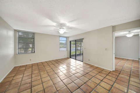 Condo in Pompano Beach, Florida, 2 bedrooms № 2186505 - photo 20