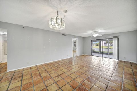 Condo in Pompano Beach, Florida, 2 bedrooms № 2186505 - photo 10
