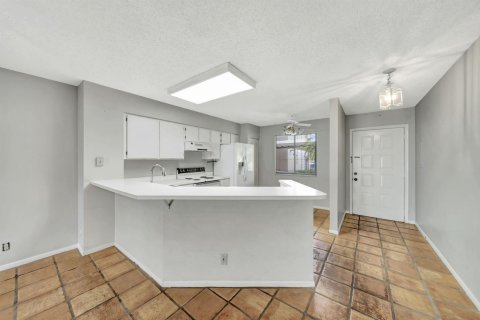 Condo in Pompano Beach, Florida, 2 bedrooms № 2186505 - photo 2