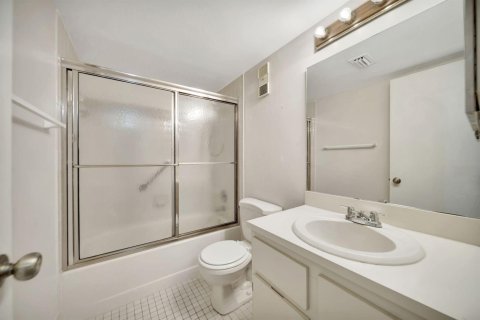 Condo in Pompano Beach, Florida, 2 bedrooms № 2186505 - photo 25