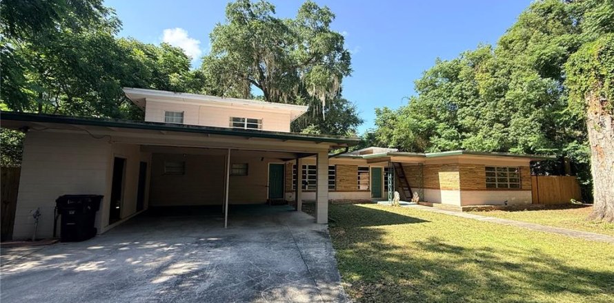 House in Gainesville, Florida 5 bedrooms, 304.91 sq.m. № 2231900