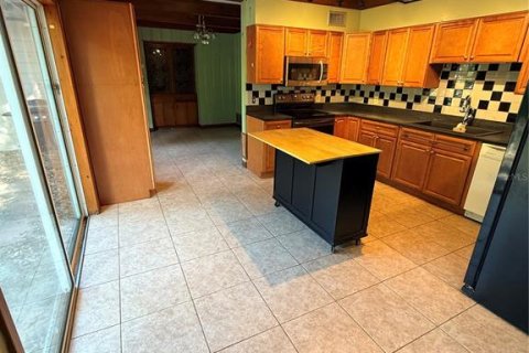 House in Gainesville, Florida 5 bedrooms, 304.91 sq.m. № 2231900 - photo 13