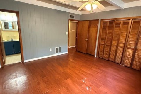 House in Gainesville, Florida 5 bedrooms, 304.91 sq.m. № 2231900 - photo 24