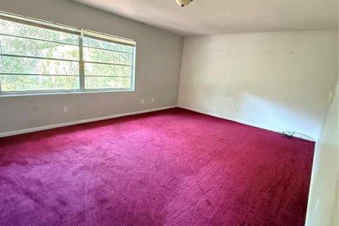 House in Gainesville, Florida 5 bedrooms, 304.91 sq.m. № 2231900 - photo 20