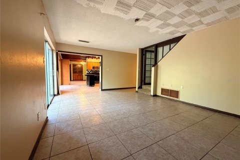 House in Gainesville, Florida 5 bedrooms, 304.91 sq.m. № 2231900 - photo 10