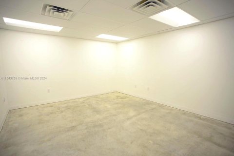 Oficina en alquiler en Miami, Florida № 1045477 - foto 1