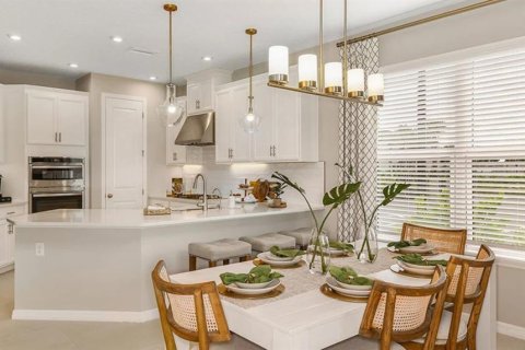 House in San Antonio, Florida 4 bedrooms, 198.63 sq.m. № 2238644 - photo 6