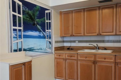 Condo in Seminole, Florida, 2 bedrooms № 2148114 - photo 6