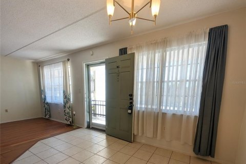 Condo in Seminole, Florida, 2 bedrooms № 2148114 - photo 9