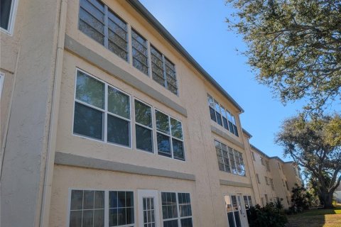 Condo in Seminole, Florida, 2 bedrooms № 2148114 - photo 18