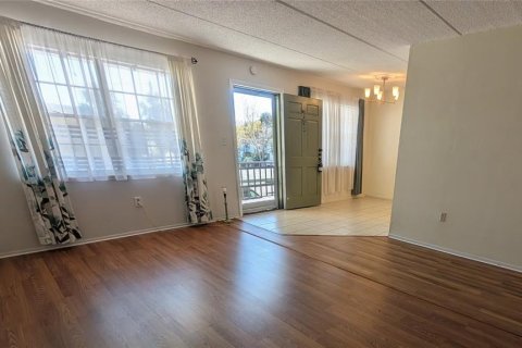 Condo in Seminole, Florida, 2 bedrooms № 2148114 - photo 3