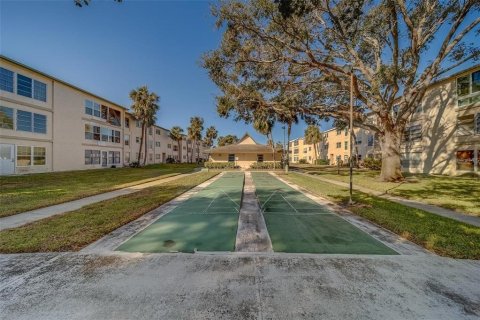 Condo in Seminole, Florida, 2 bedrooms № 2148114 - photo 21