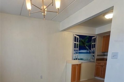 Condo in Seminole, Florida, 2 bedrooms № 2148114 - photo 8