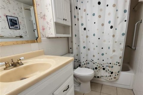 Condo in Seminole, Florida, 2 bedrooms № 2148114 - photo 13