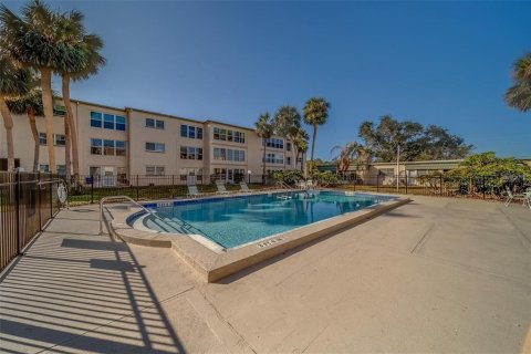 Condo in Seminole, Florida, 2 bedrooms № 2148114 - photo 20