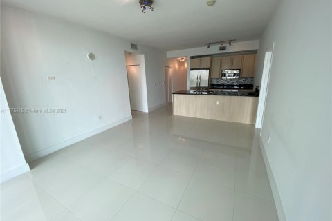 Condo in Miami, Florida, 2 bedrooms  № 1868217 - photo 3
