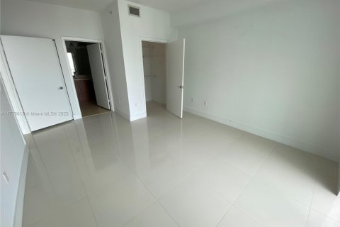 Condo in Miami, Florida, 2 bedrooms  № 1868217 - photo 6