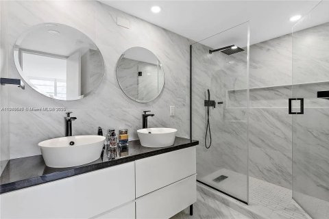 Condo in Aventura, Florida, 2 bedrooms  № 2017072 - photo 7