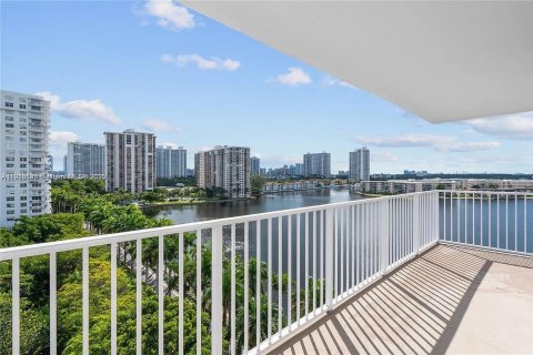 Condo in Aventura, Florida, 2 bedrooms  № 2017072 - photo 4