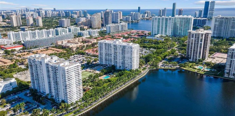Condo in Aventura, Florida, 2 bedrooms  № 2017072