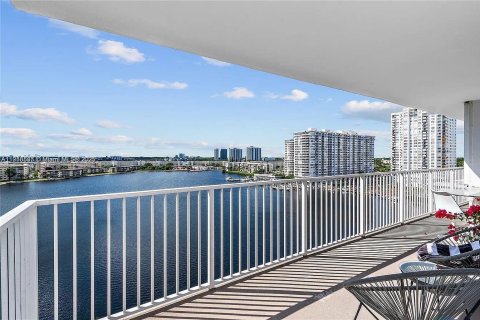Condo in Aventura, Florida, 2 bedrooms  № 2017072 - photo 2