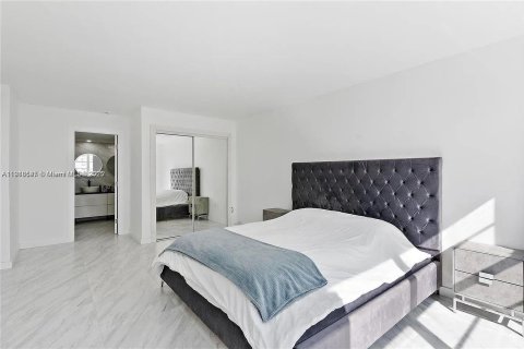 Condo in Aventura, Florida, 2 bedrooms  № 2017072 - photo 10